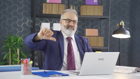 Businessman-looking-at-camera-with-negative-gesture.